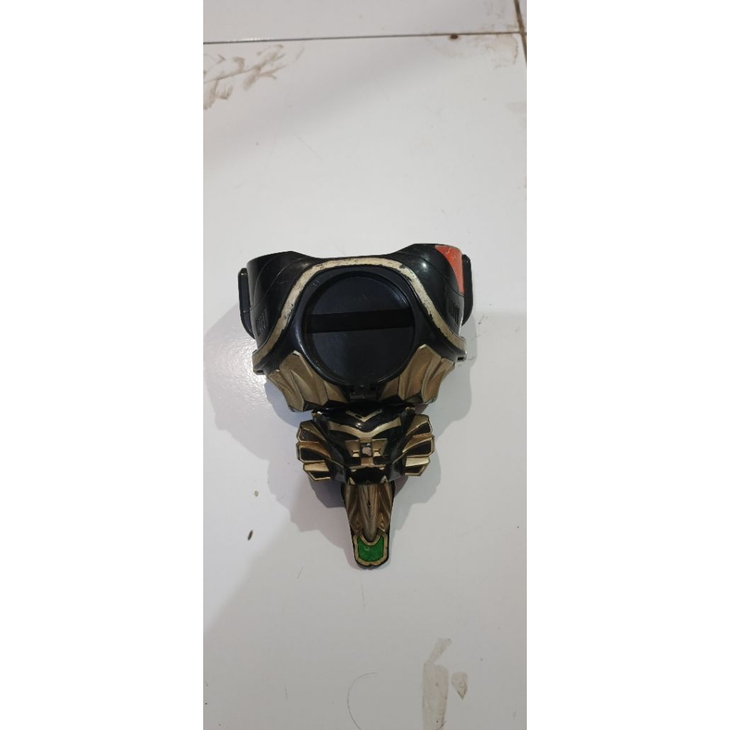 Part dari mainan robot megazord Bandai