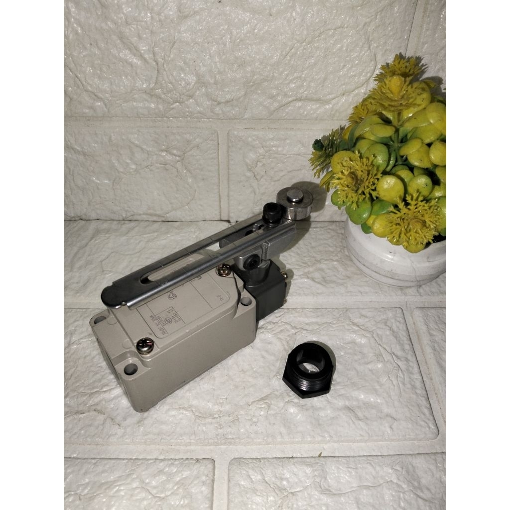 OMRON LIMIT SWITCH WLCA12