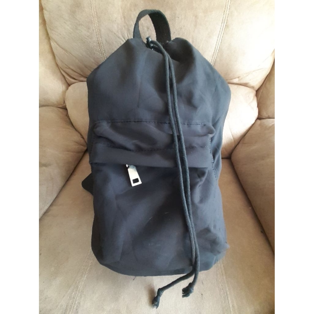 Tas Ransel Serut Serba Guna Preloved Second Branded ( Size bawah  27 , tinggi 38, atas serut 37 )