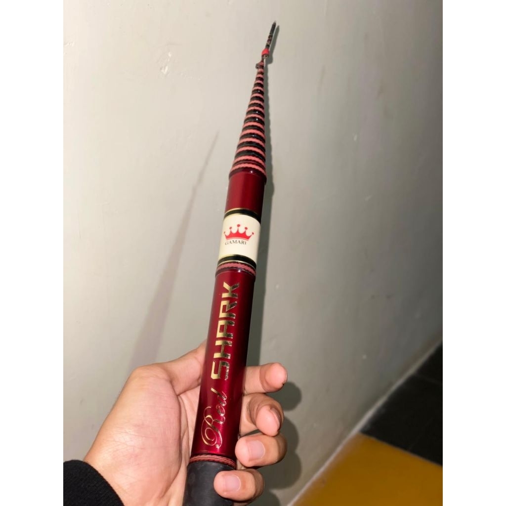 tegek kolong gamaru red shark 450 logo bendera