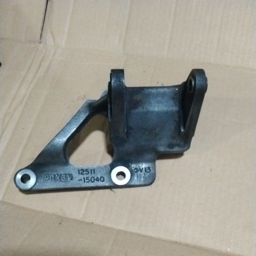 BREAKET DUDUKAN DINAMO CAS AMPERE TOYOTA COROLLA TWINCAM