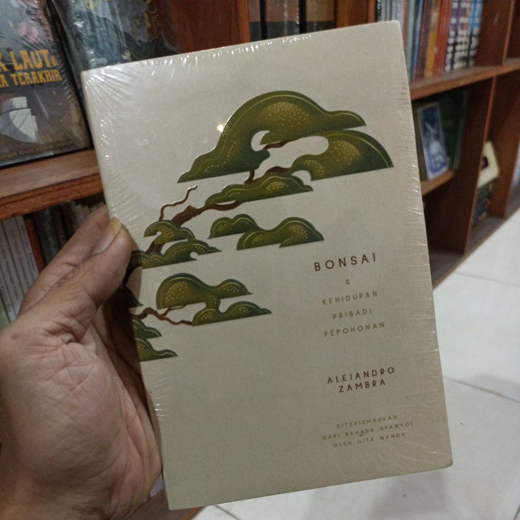 Novel Bonsai & Kehidupan Pribadi Pepohonan - Alejandro Zambra