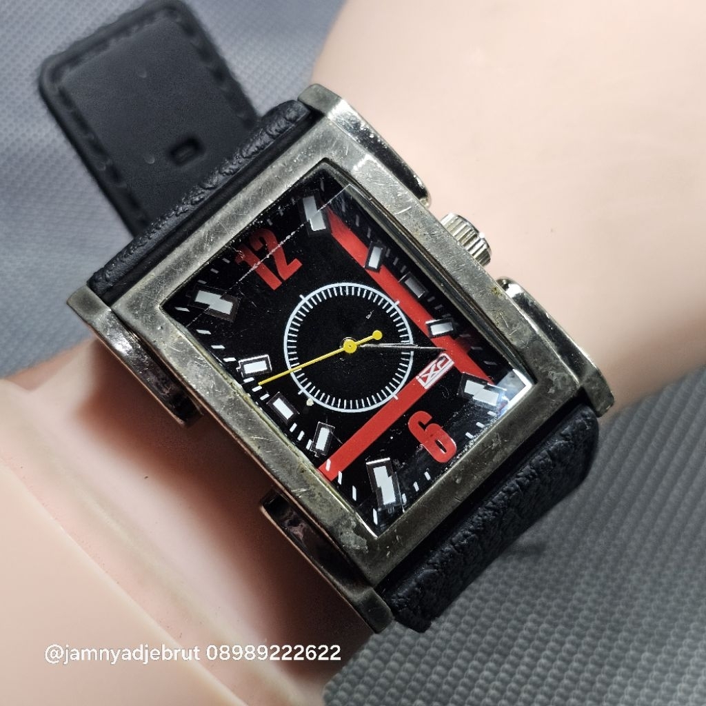 Jam Tank J-Axis B.W. Bigsize Black Red Bekas