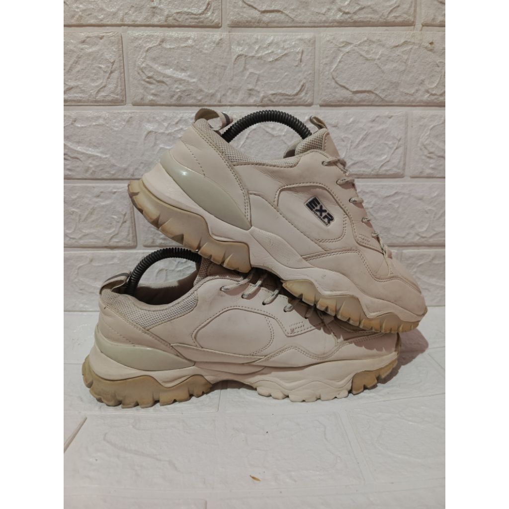 Sepatu Sneakers Exr Performance Majesty Cream size - 41,5
