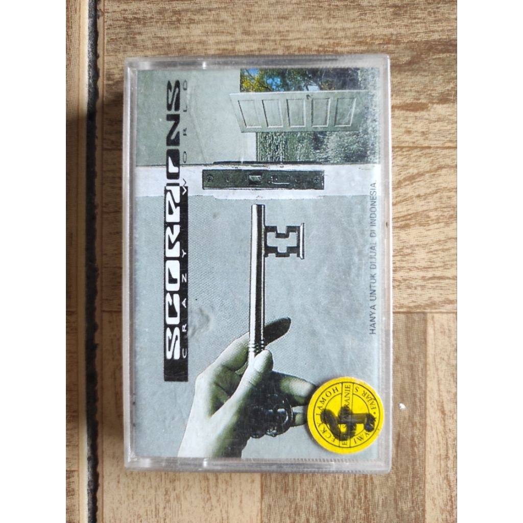 kaset pita SCORPIONS "crazy world"