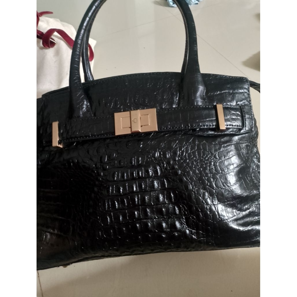 tas hand bag kulit buaya asli size 30cm warna hitam. merk gaylaroce