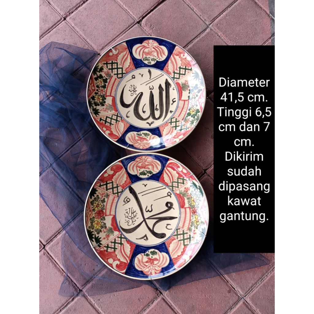 Diameter 41 cm an 2 buah piring keramik lukis motif imari kaligrafi Allah dan Muhammad untuk dekoras
