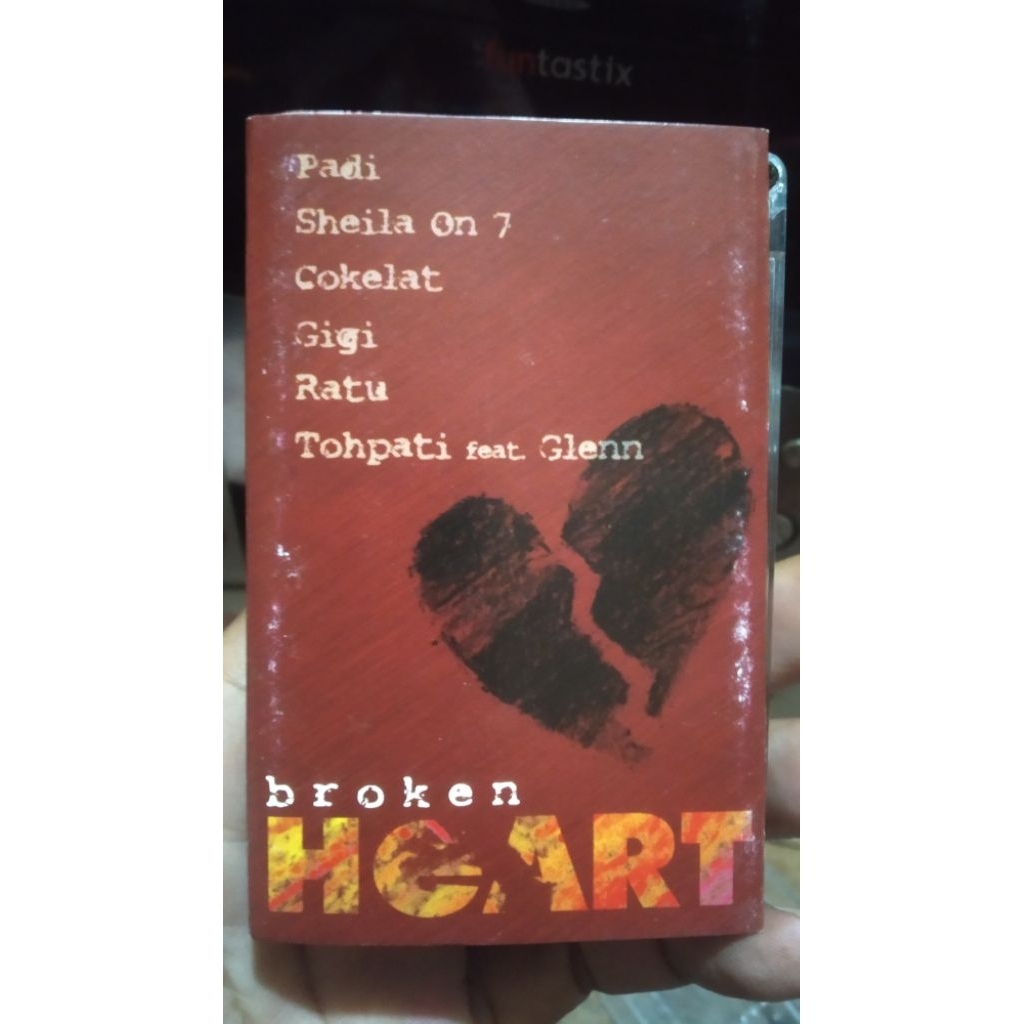 kaset pita broken heart