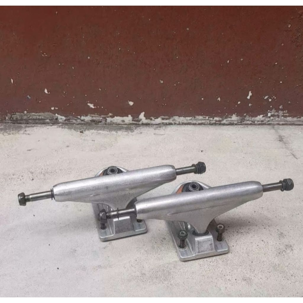 Skateboard Truck Puppets Pemula 5.25 + boltnuts second / bekas