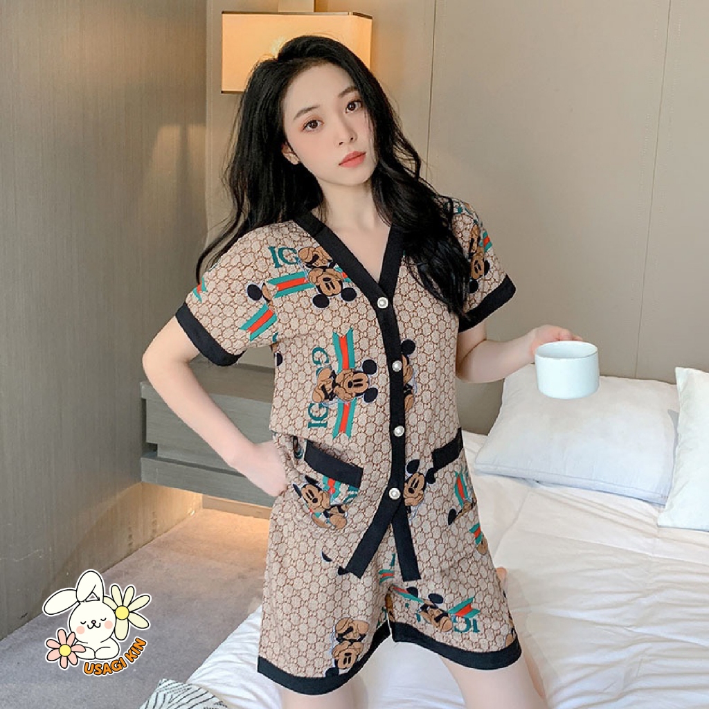 Piyama Pendek Wanita Motif Mickey Gucci – Set Baju Tidur Lengan Pendek Celana Pendek Kancing Depan W
