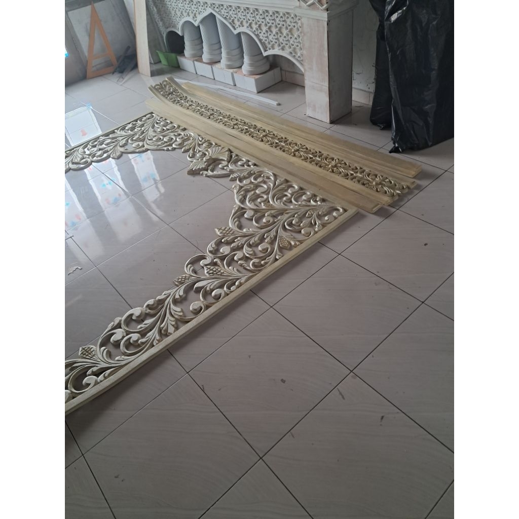 Ukiran karet pelaminan poni renda