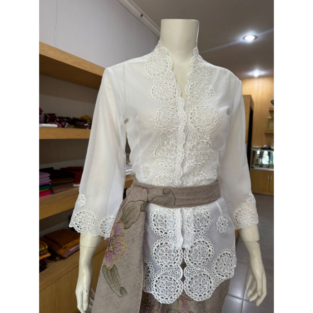 Kebaya bordir sifon motif Roda