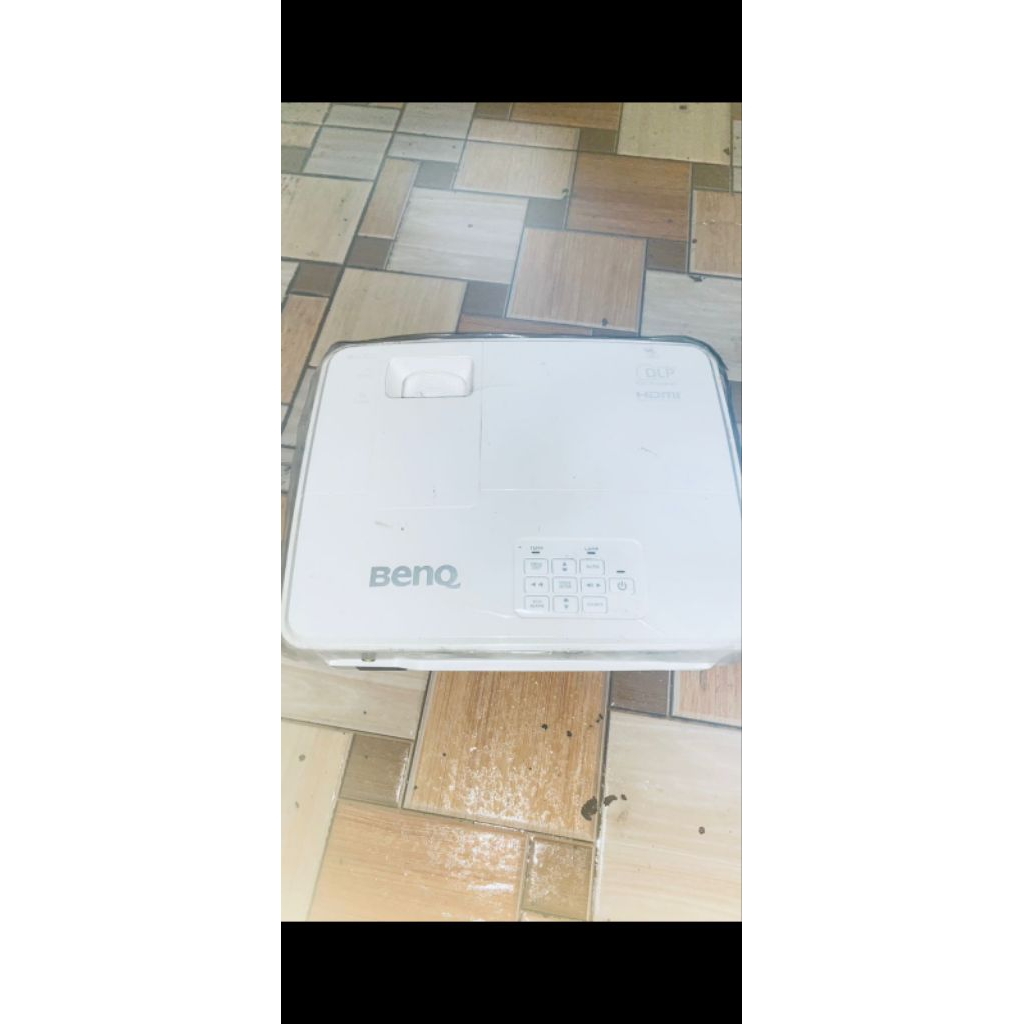 proyektor benq
