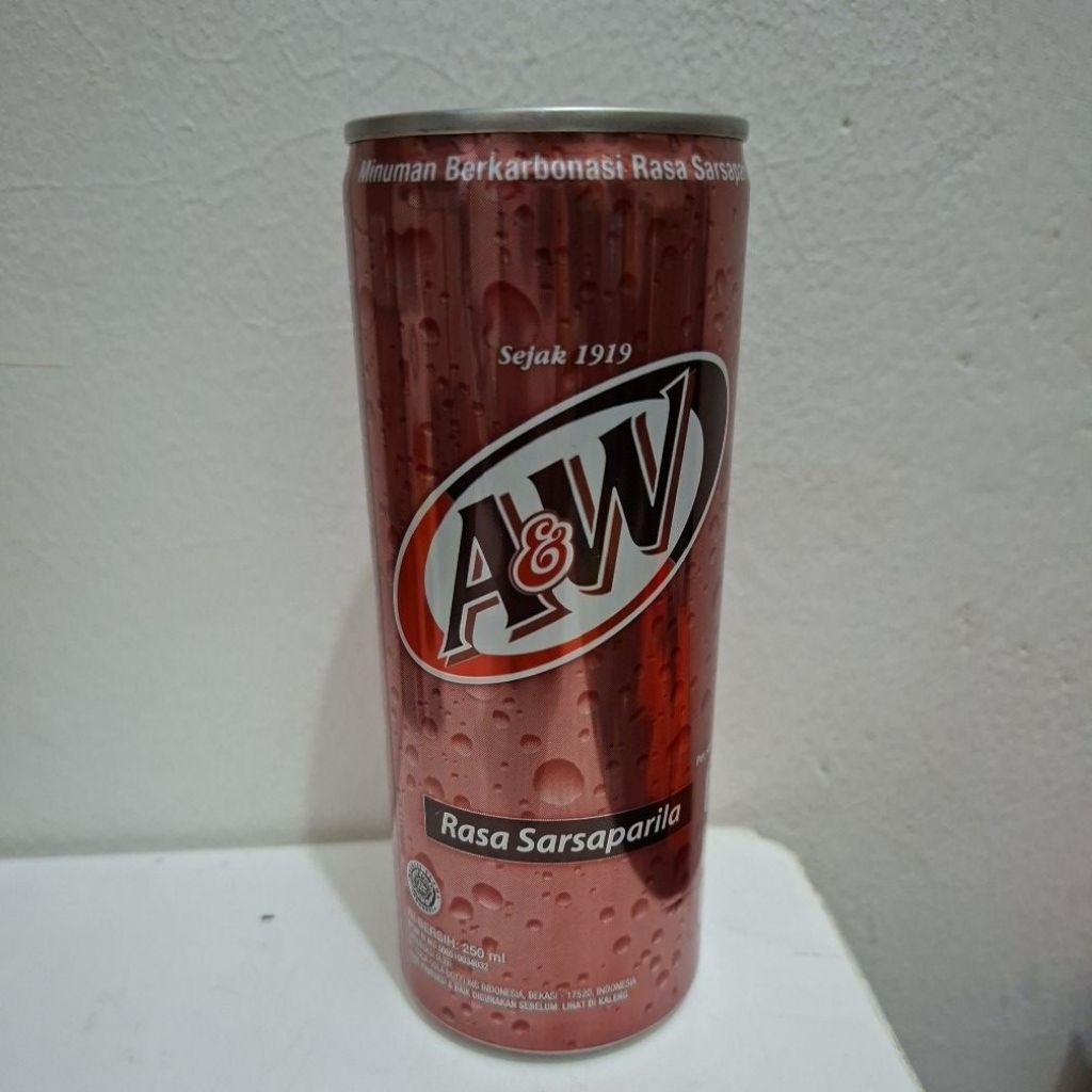 A&W Minuman Berkarbonasi Rasa Sarsaparilla 250ml