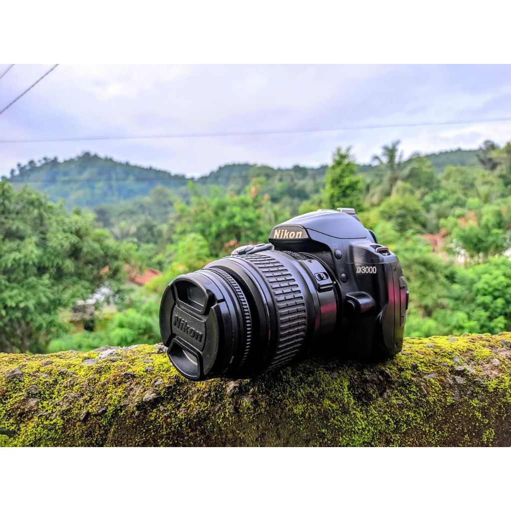 Kamera DSLR Nikon D3000 bekas second