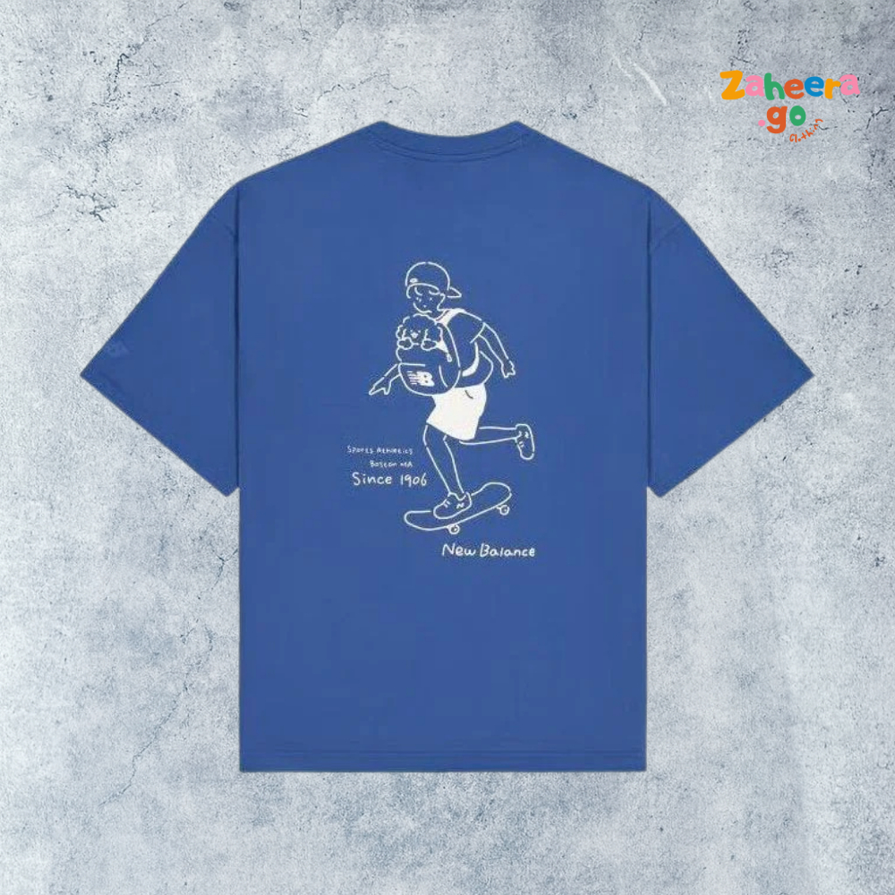 KAOS T-SHIRT - NEW BALANCE WORDMARK LOGO SKATE GRAPHIC (BLUE / WHITE)