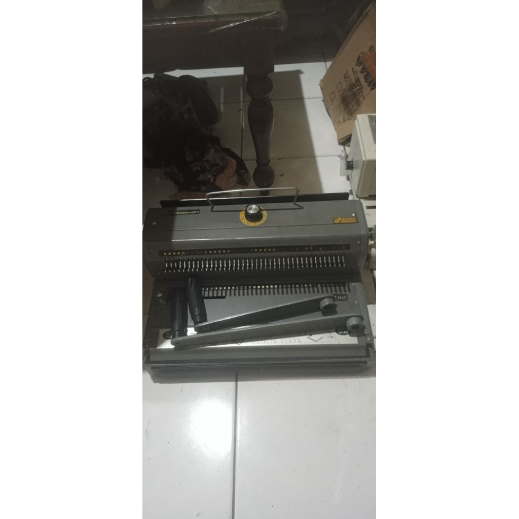 mesin jilid spiral kawat lubang kotak kecil dan Staples MAX sepaket