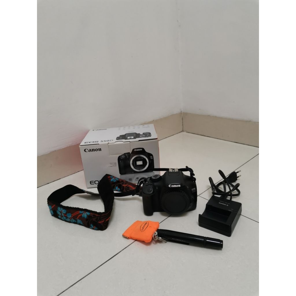 Kamera Canon EOS 550D Fullset / Lensa Kit EF50mm (second)
