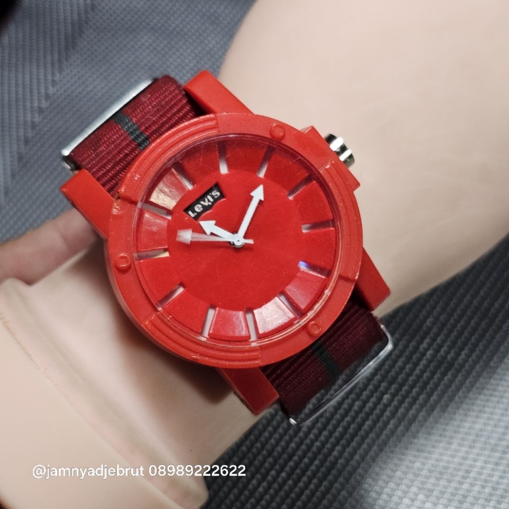 Jam Levis LTJ0106 Red Plastic Bekas