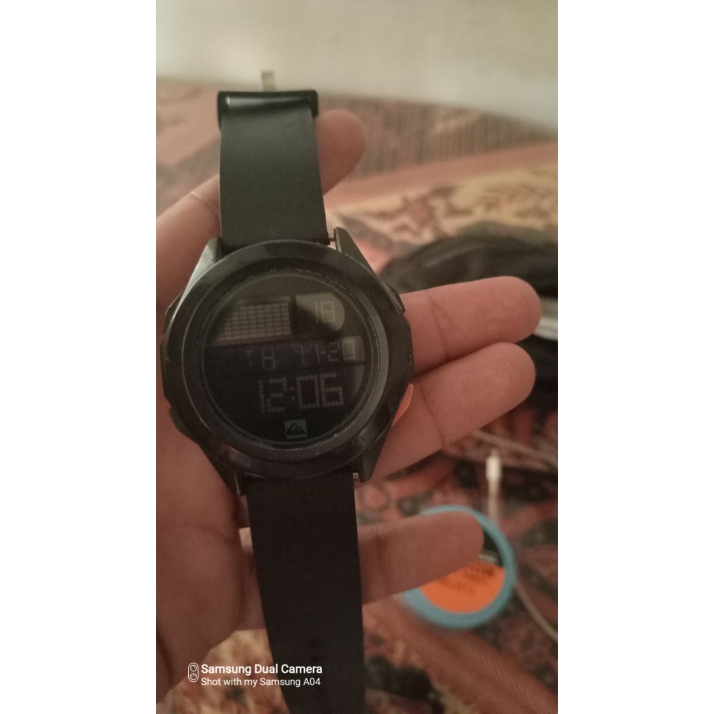 Jam tangan digital Quiksilver bekas
