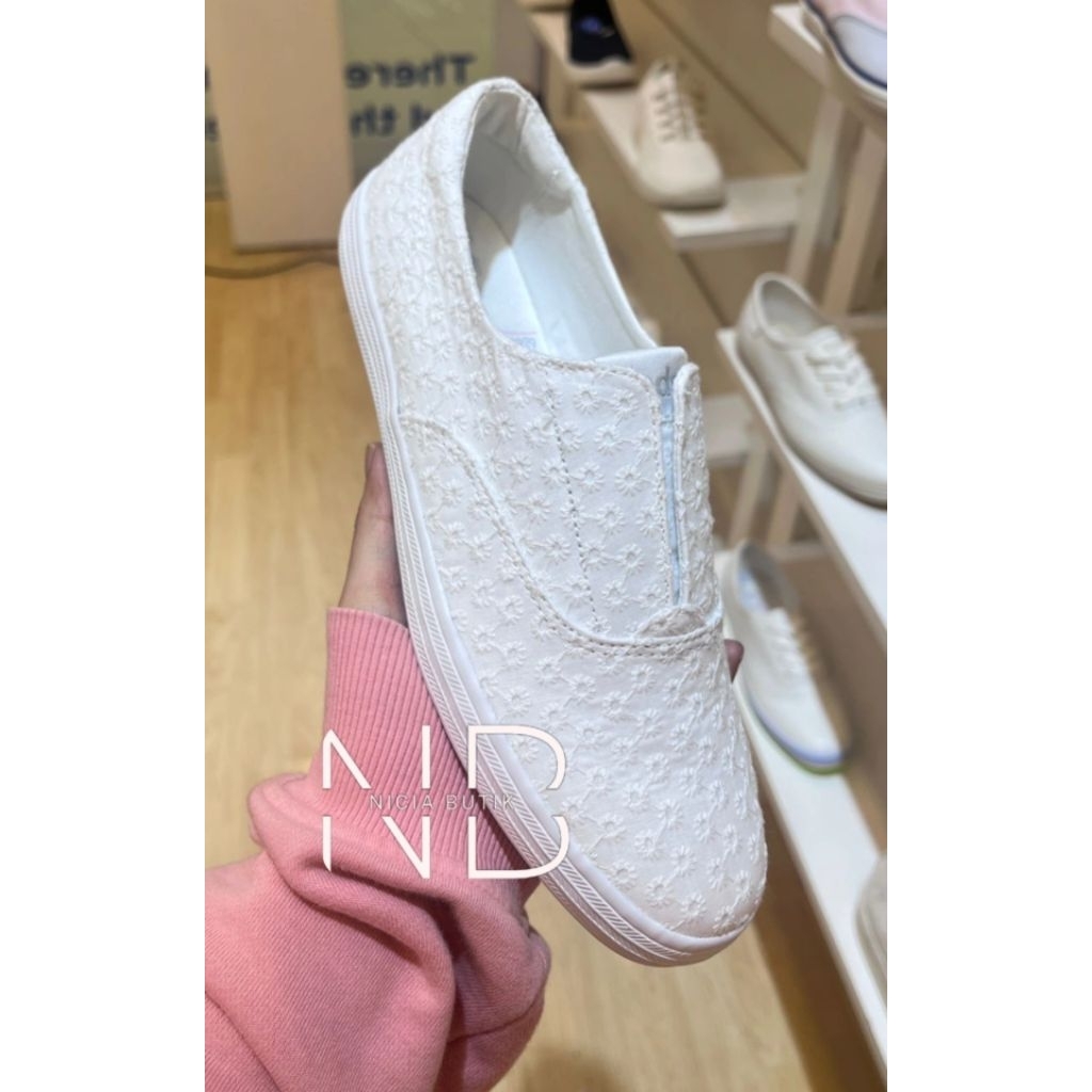 Sepatu keds champion round toe slip daisy eyelet sale