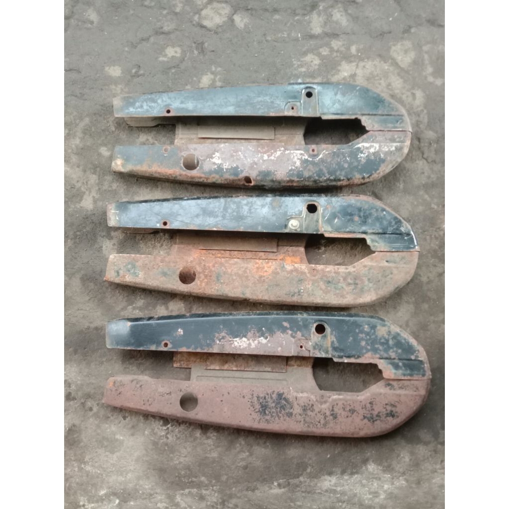 Katengkas Tutup Rantai Suzuki RC100 Spirit Deluxe Bravo DK Original