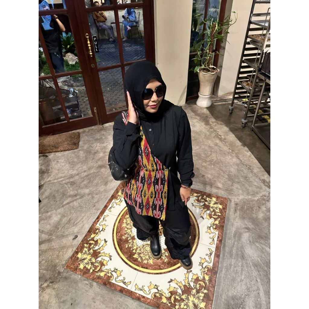 QUAIS VEST TENUN DIRA