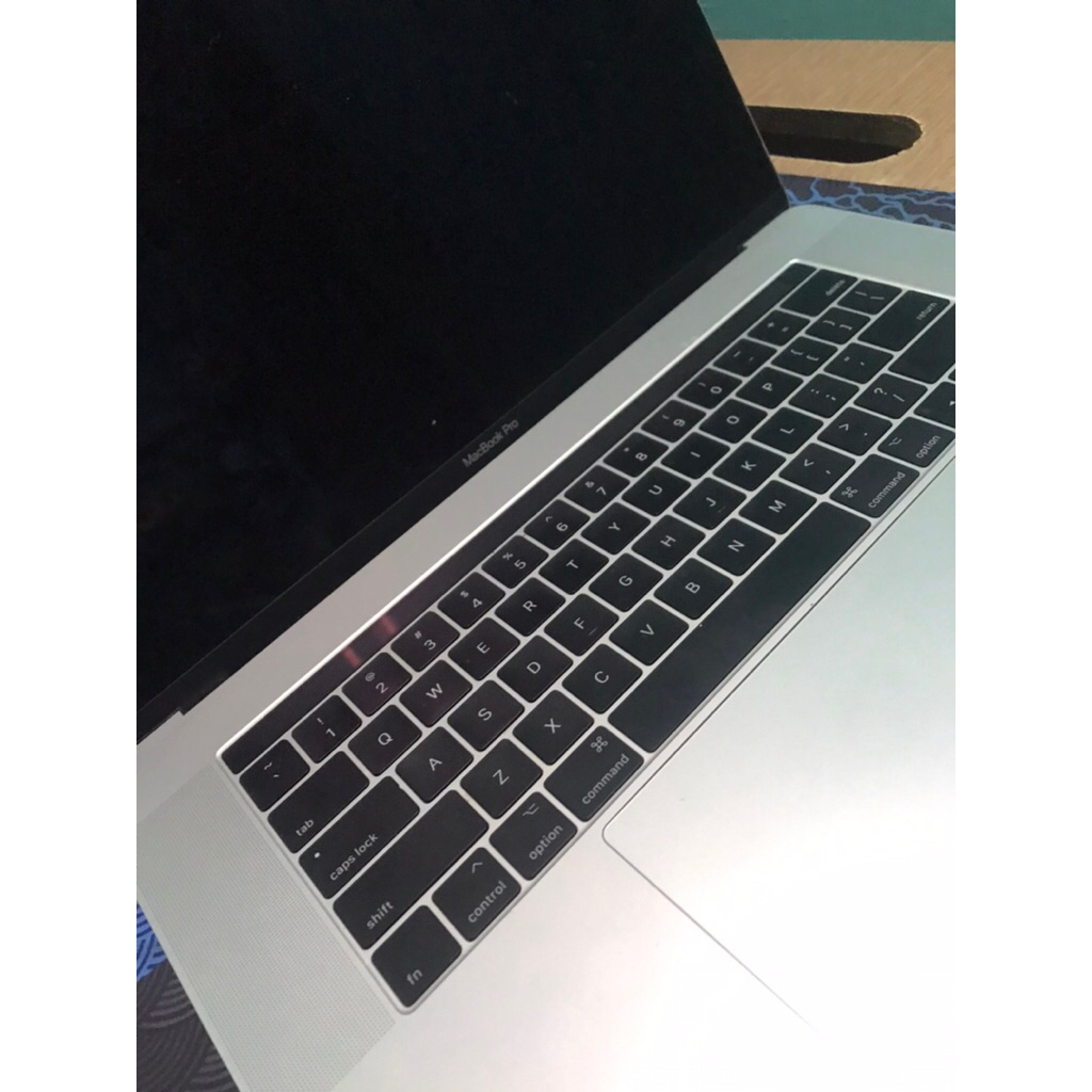 macbook pro 2017 touchbar i7