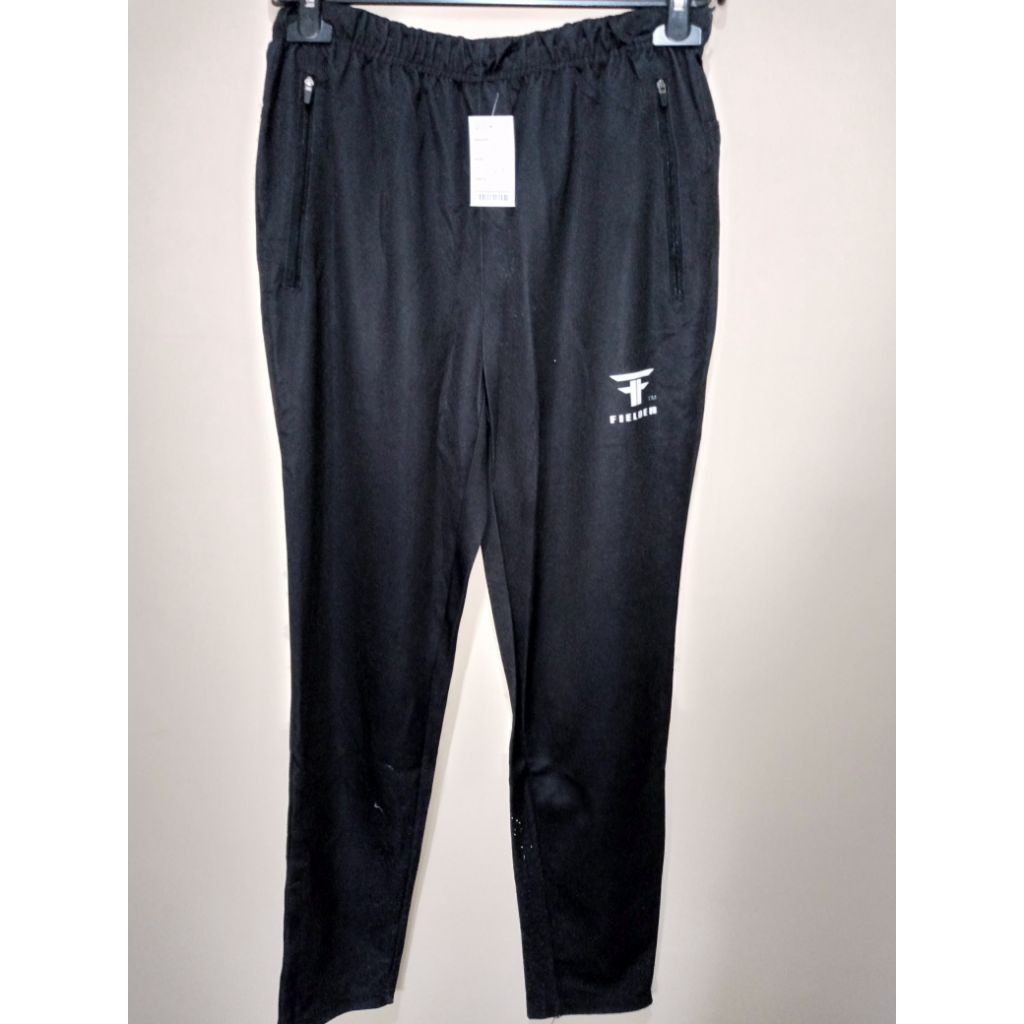 CELANA TRAINING PRELOVED