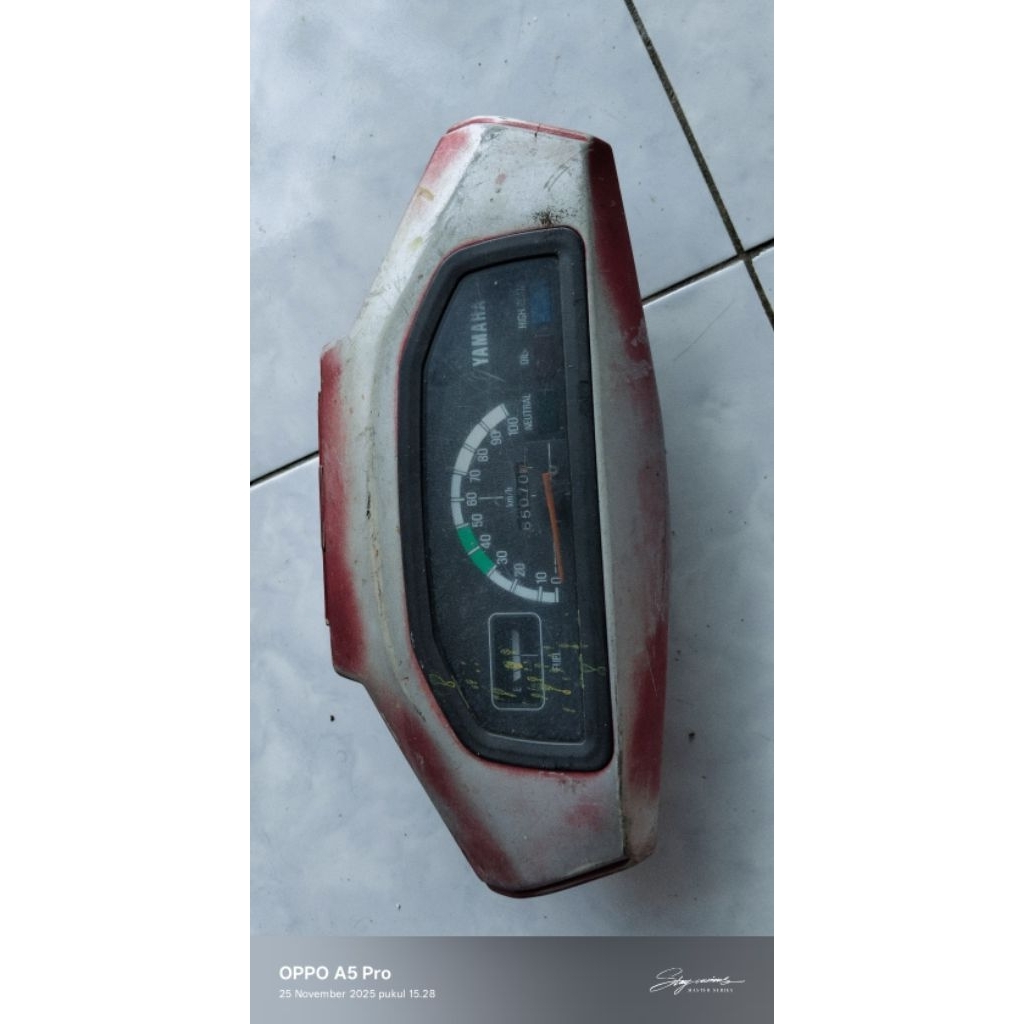 Batok totok lampu bagian atas Yamaha super deluxe || Yamaha v80 robot satu sett spedoometer ( off )