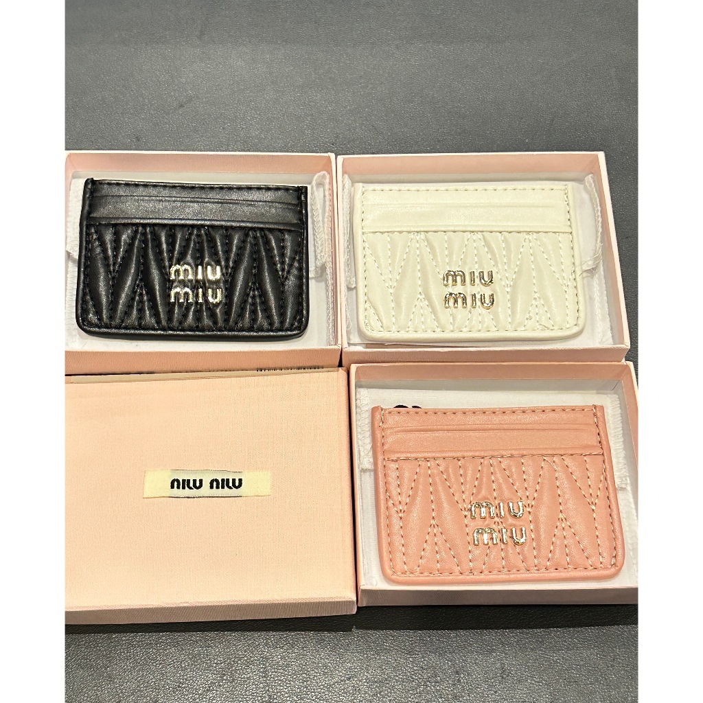 M iu M iu Matelasse Nappa Leather Card Holder Soft Pink – Dompet Kartu Wanita #mu5931