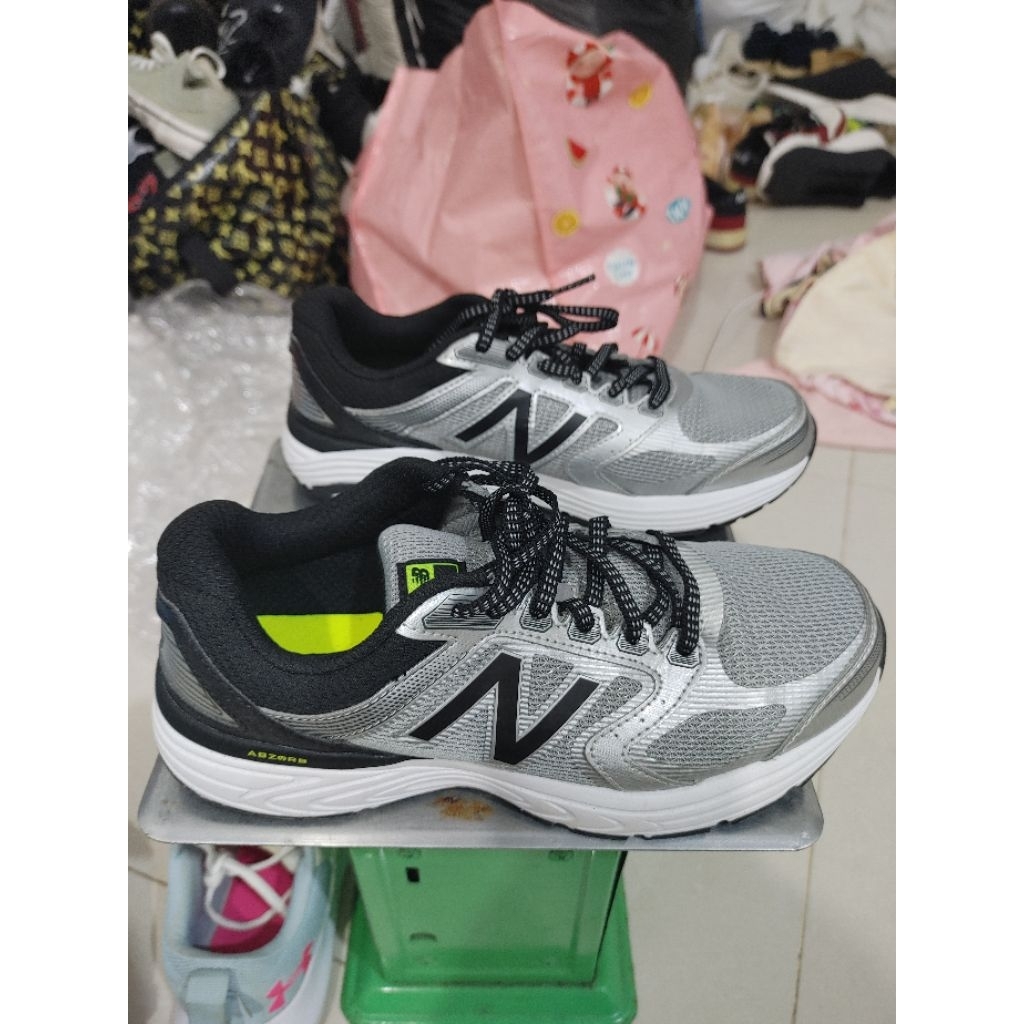 Sepatu NB 565 V7