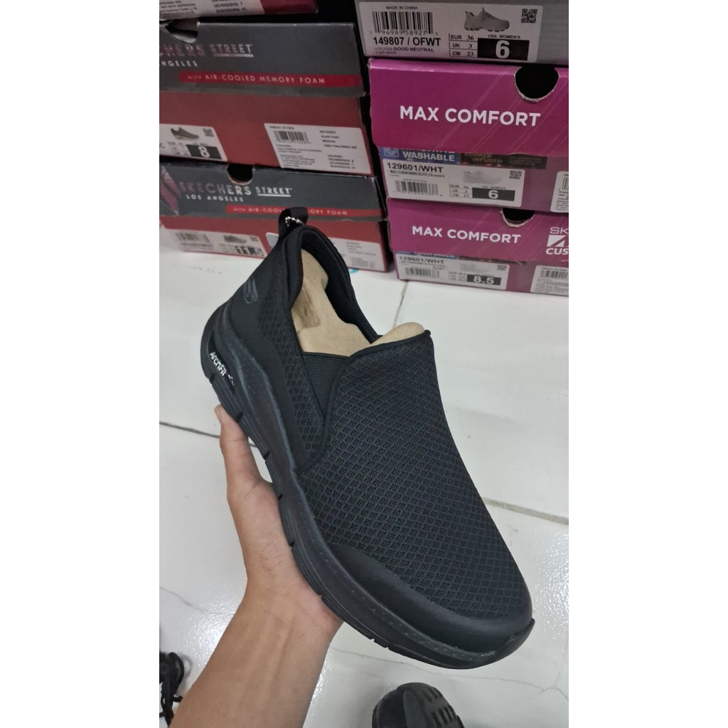 SALR 70% SKECHERS 232043 ARCH FIT BANLIN