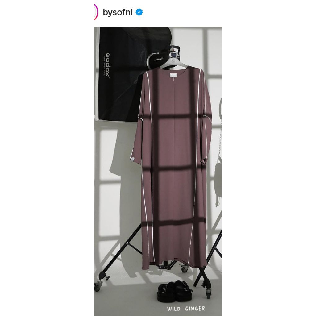 Line Abaya by Sofni size XS preloved