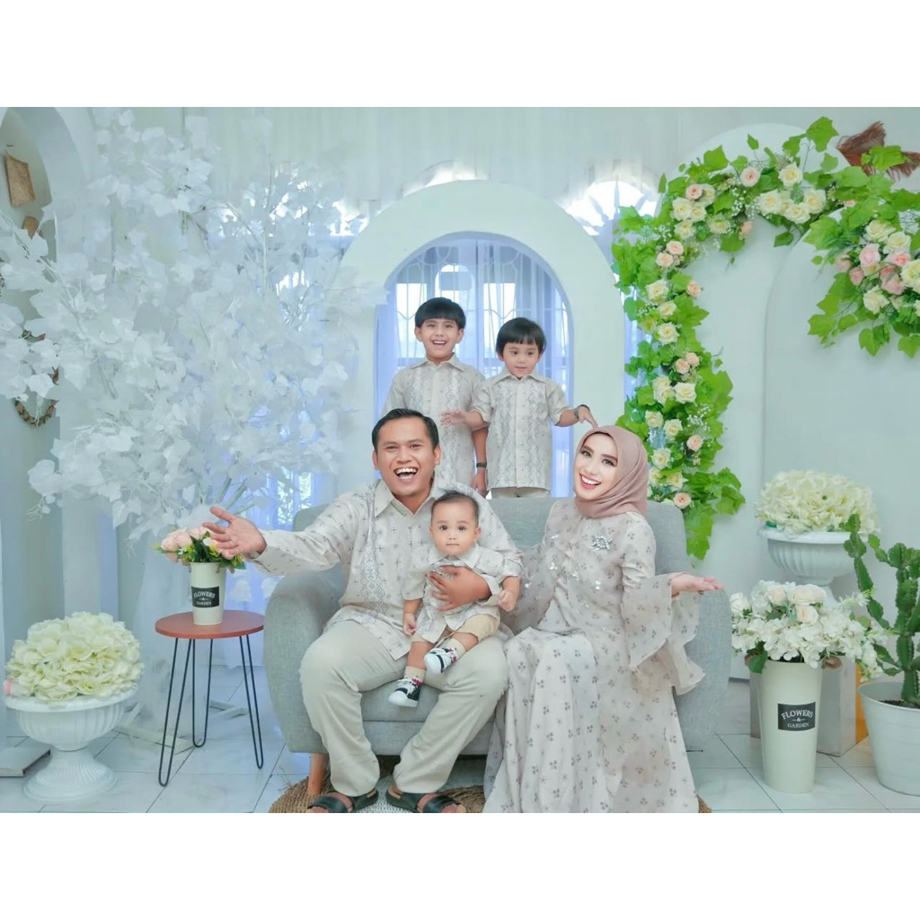family set pandai sikek wearing klamby