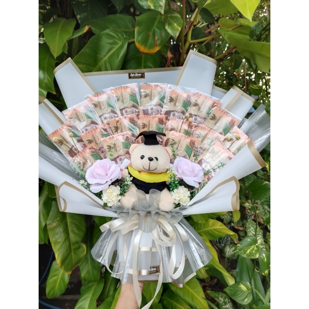 bucket wisuda + uang