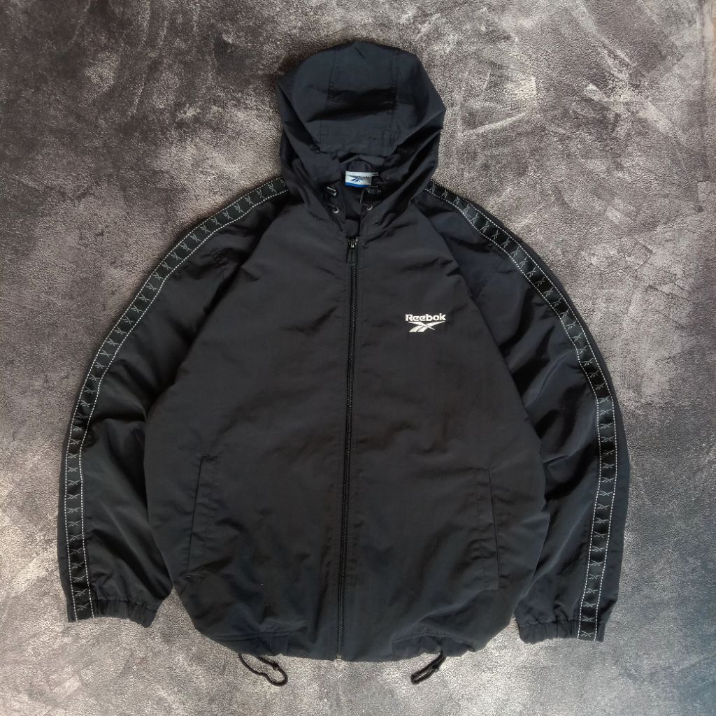 Windbreaker Jacket Reebok Tapped original produk, jaket Reebok classic hitam full tapped simpel logo