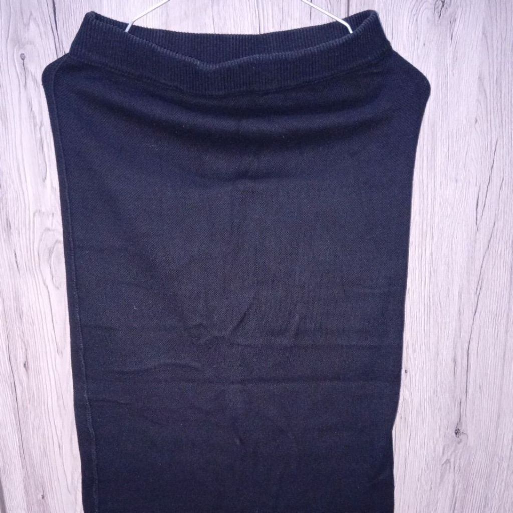 preloved-rok hitam