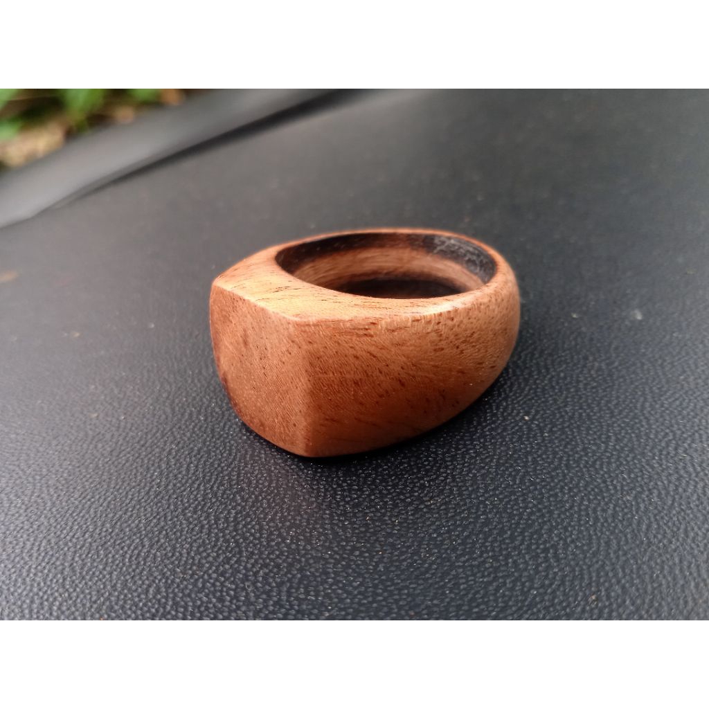 Cincin kayu nagasari model trompa berserat