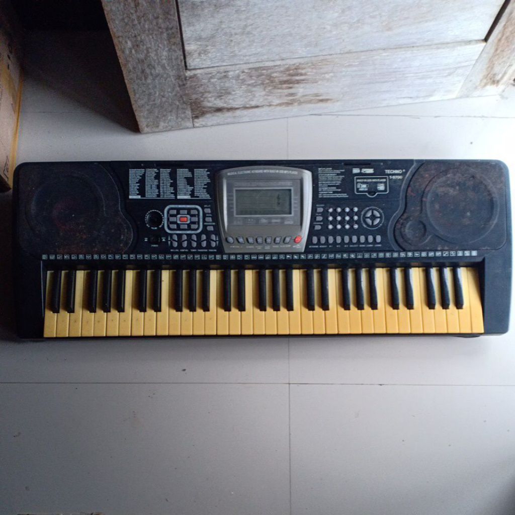 keyboard piano techno t9700 second