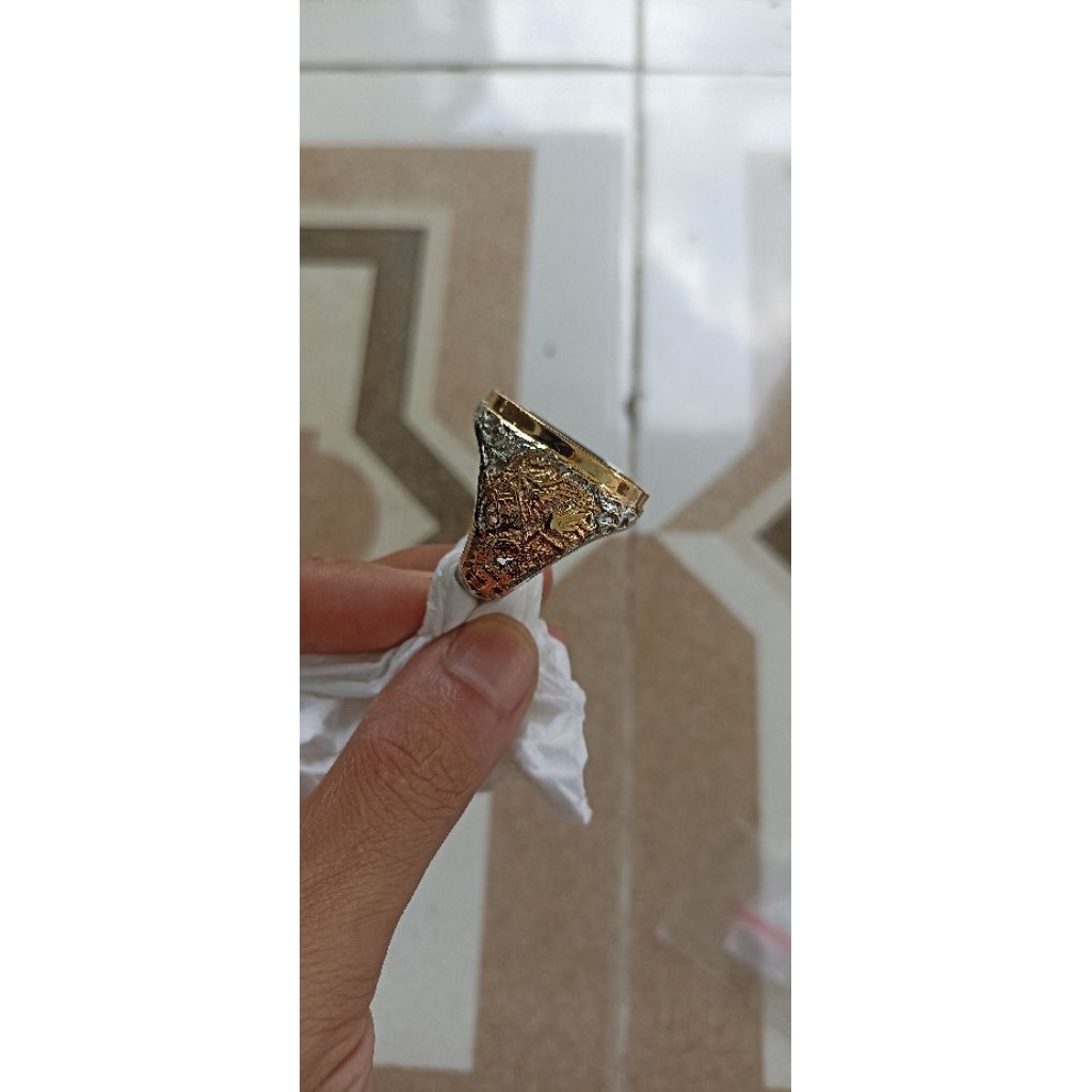 CINCIN/RING/EMBAN BATU AKIK MODEL UKIR MOTIF NAGA DIMENSI 20x15 BAHAN KUNINGAN SARI SUPER