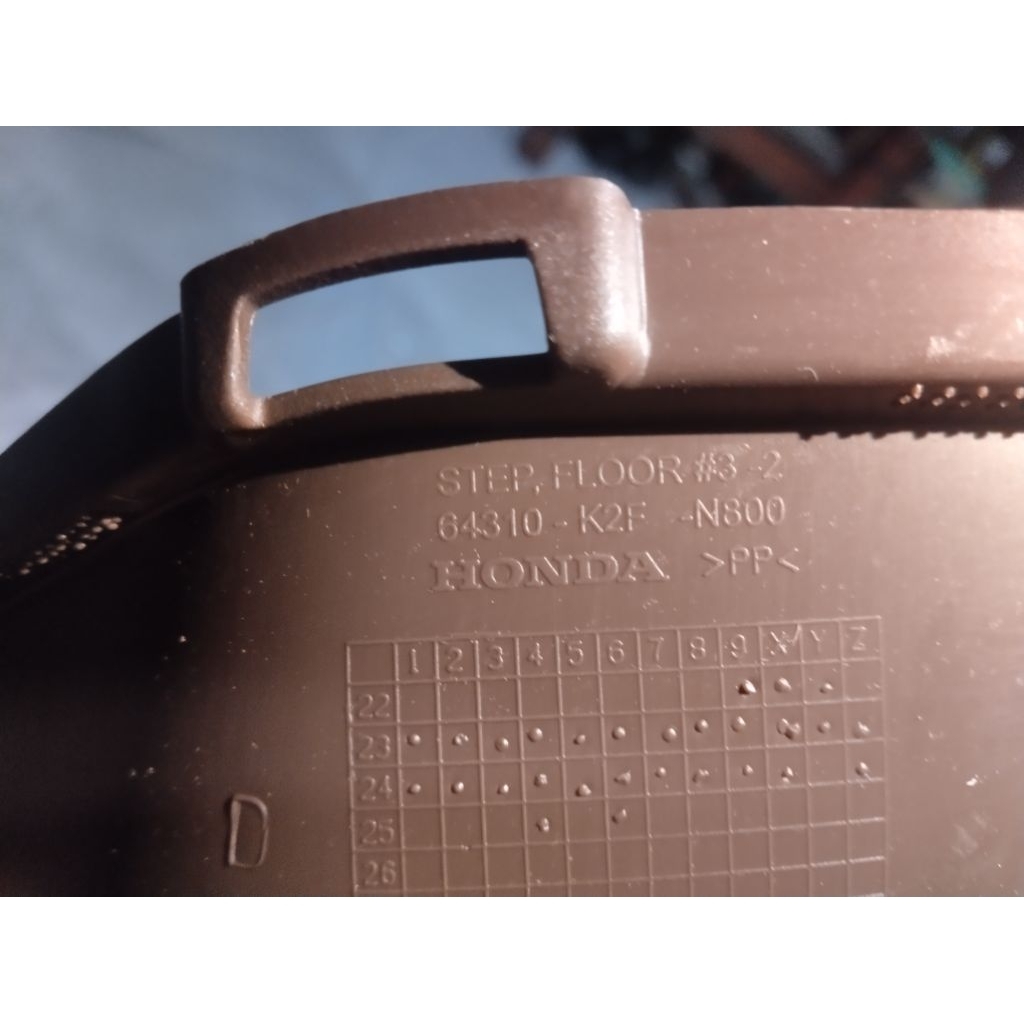 step floor brown Scoopy ( 64310-K2F-N80ZA )