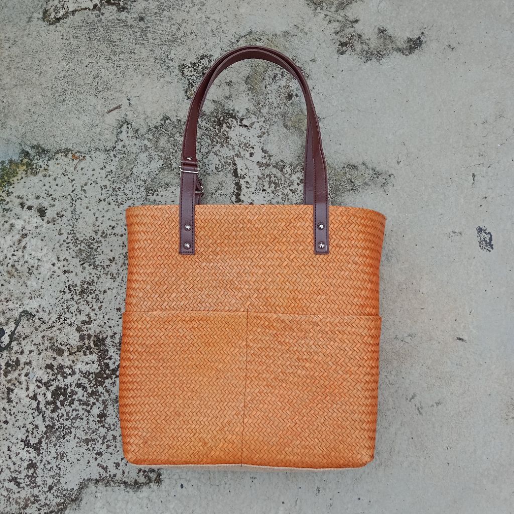 Tas anyaman pandan / Tas pandan / Tas pandan kepang / Tas pandan kepang saku / Tas wanita / Totebag 