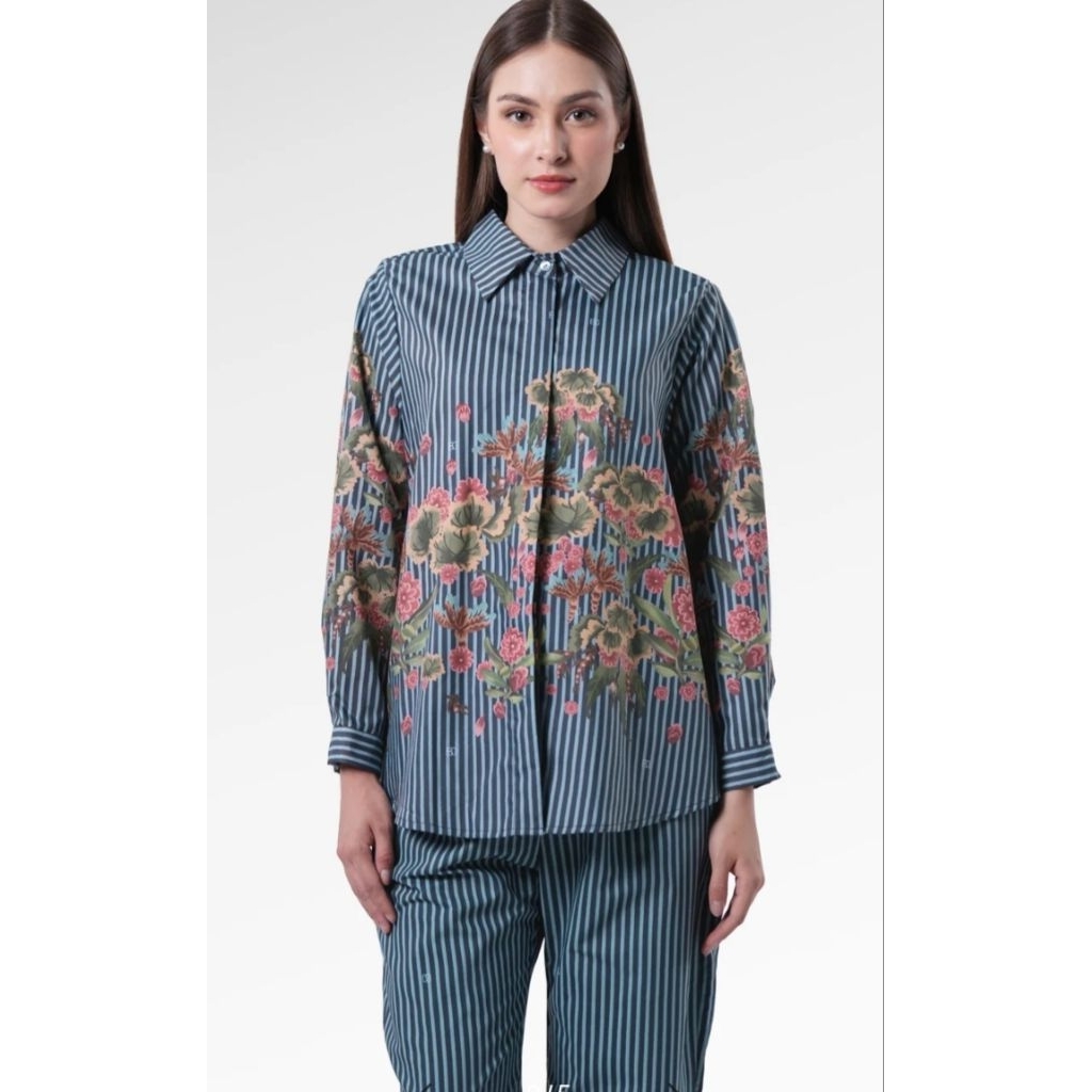 Benang Jarum Selena Basic Shirt Navy Peony