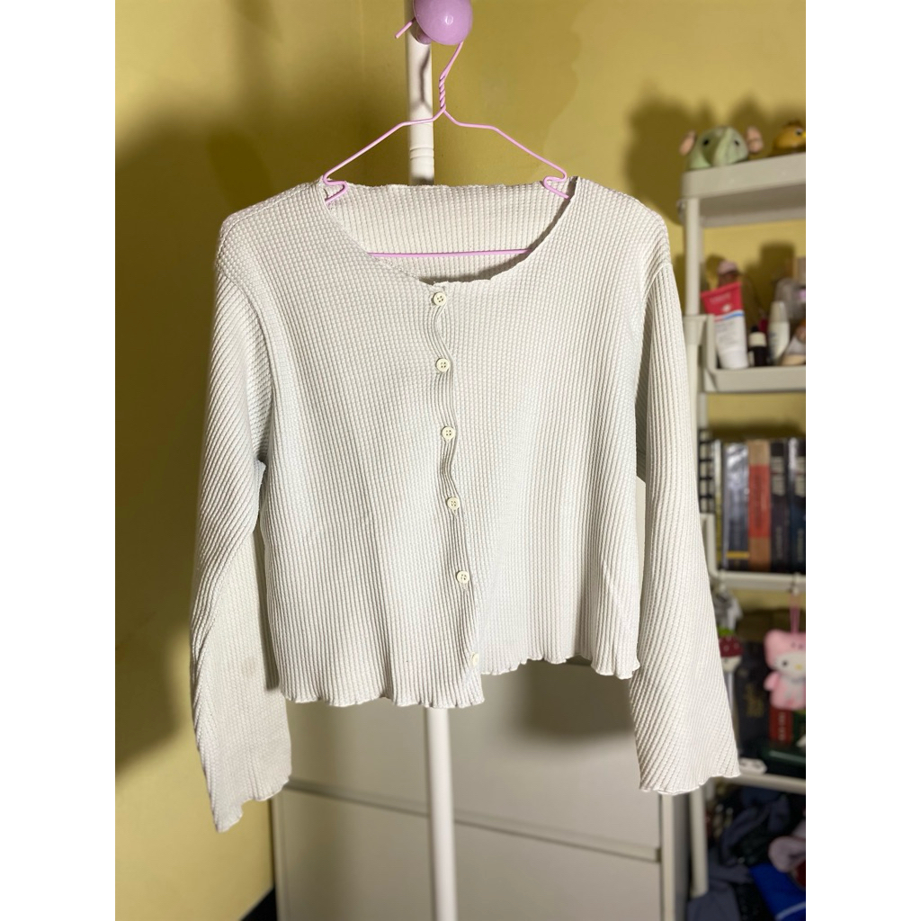 Cardigan Rajut Crop merk Pastelly Outfit