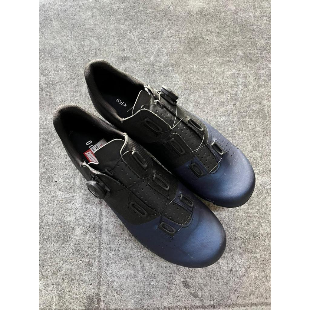SHOES FIZIK TEMPO R4 OVERCURVE IRIDESCENT NAVY BLACK 43 BEKAS - Shoes Fizik R4 Bekas