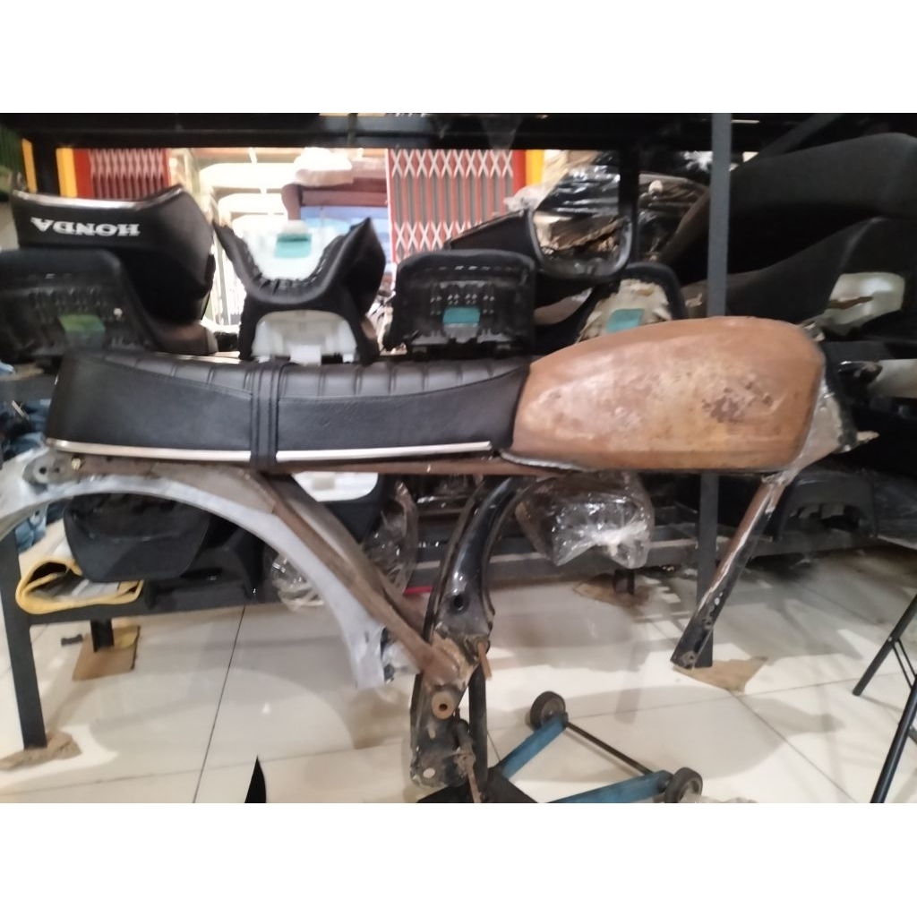 jok cb 100/cb dilan model ORI kulit motif garis garis tembol