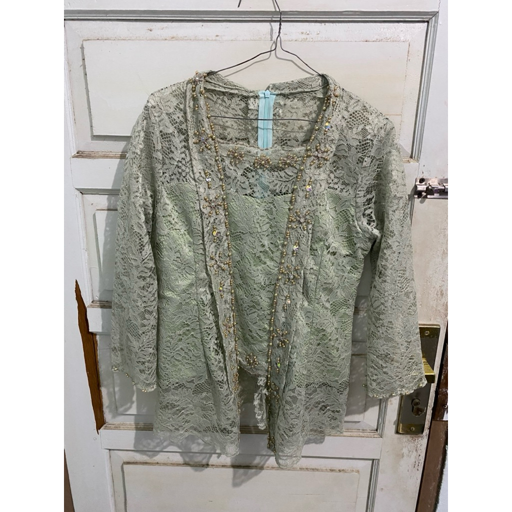 kebaya sage green