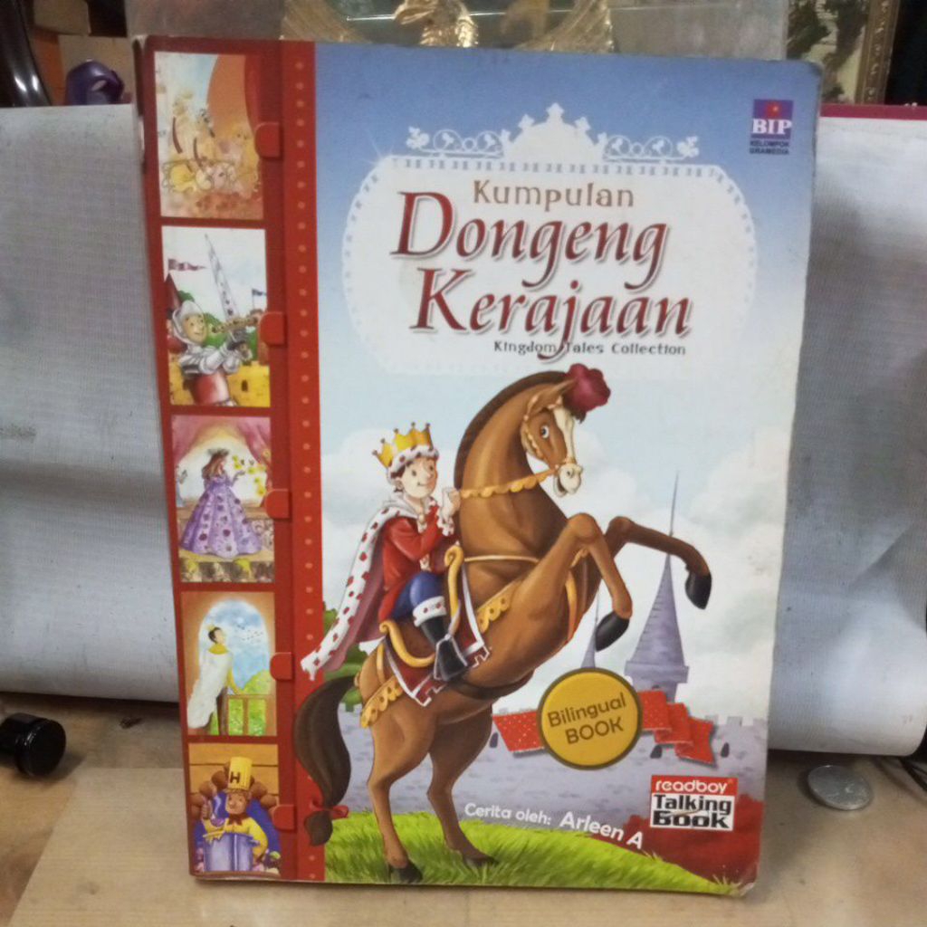 buku kumpulan dongeng kerajaan dalam 2 bahasa  .