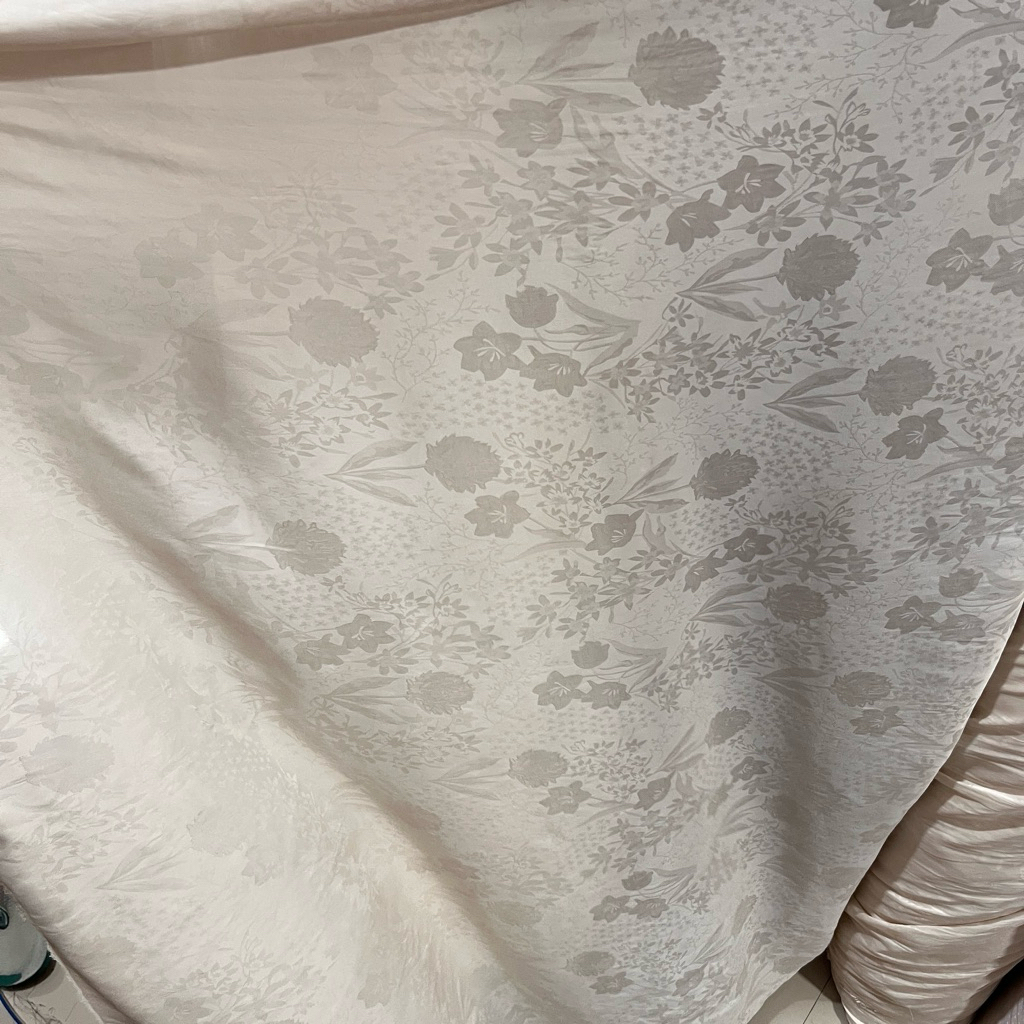 kain zara silk embos motif bunga - kain satin silk premium